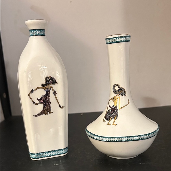 Other - White Ceramic Vases with Artistic Design